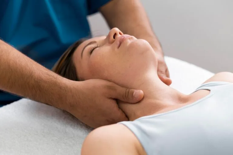Maux de cou : l&rsquo;arthrose peut frapper tôt !